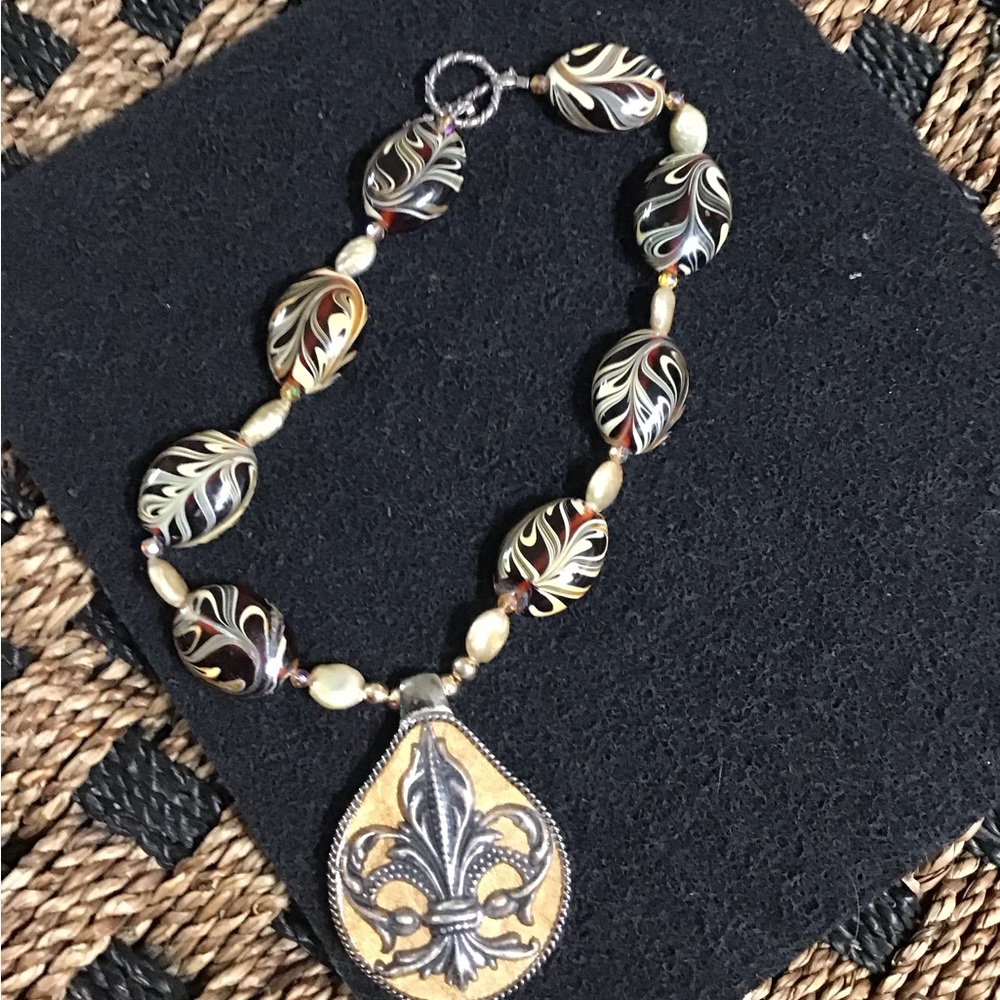 Best Vintage .  Gorgeous necklace.